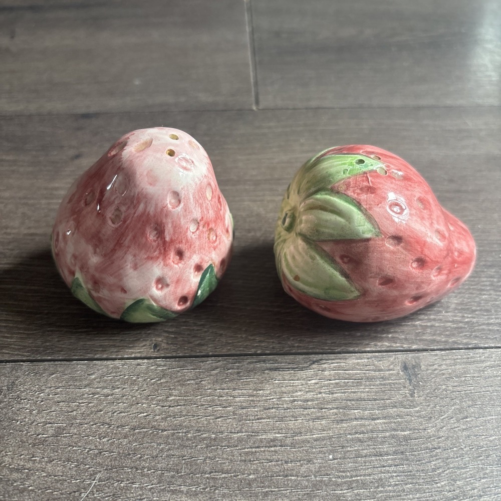 Vintage Stoneware STRAWBERRY JAPAN Salt Pepper Shakers Set Cottage Core